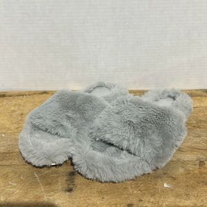 J/slides gray fuzzy slip on slippers cozy rubber bottoms woman's‎ size 7